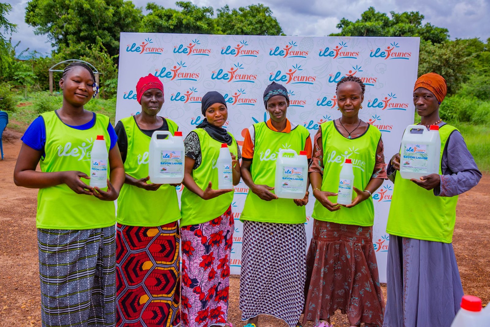 Groupe de femmes formées par ILE'Jeunes